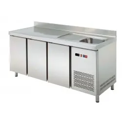 Mesa Refrigerada Fondo 600 de 3 Puertas con Fregadero MRCH-200F