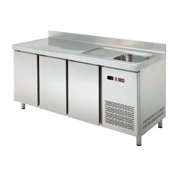 Mesa Refrigerada Fondo 600 de 3 Puertas con Fregadero MRCH-200F