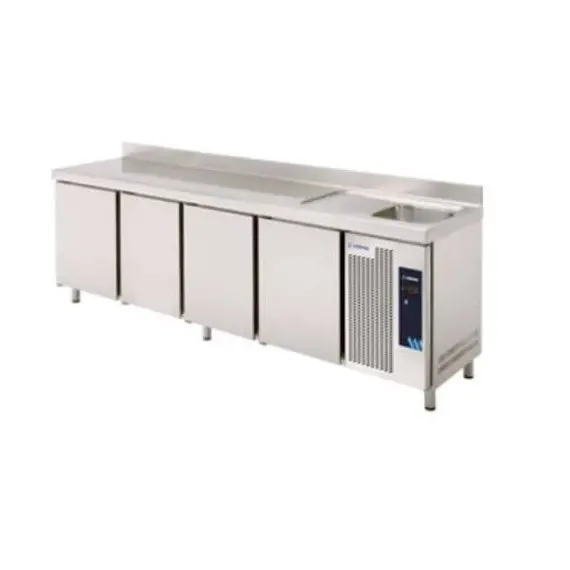 Mesa refrigerada 4 puertas con fregadero 250 cm